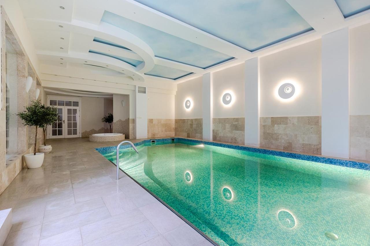 Luxury Villa Indoor Pool Warsaw Magdalenka Exteriör bild