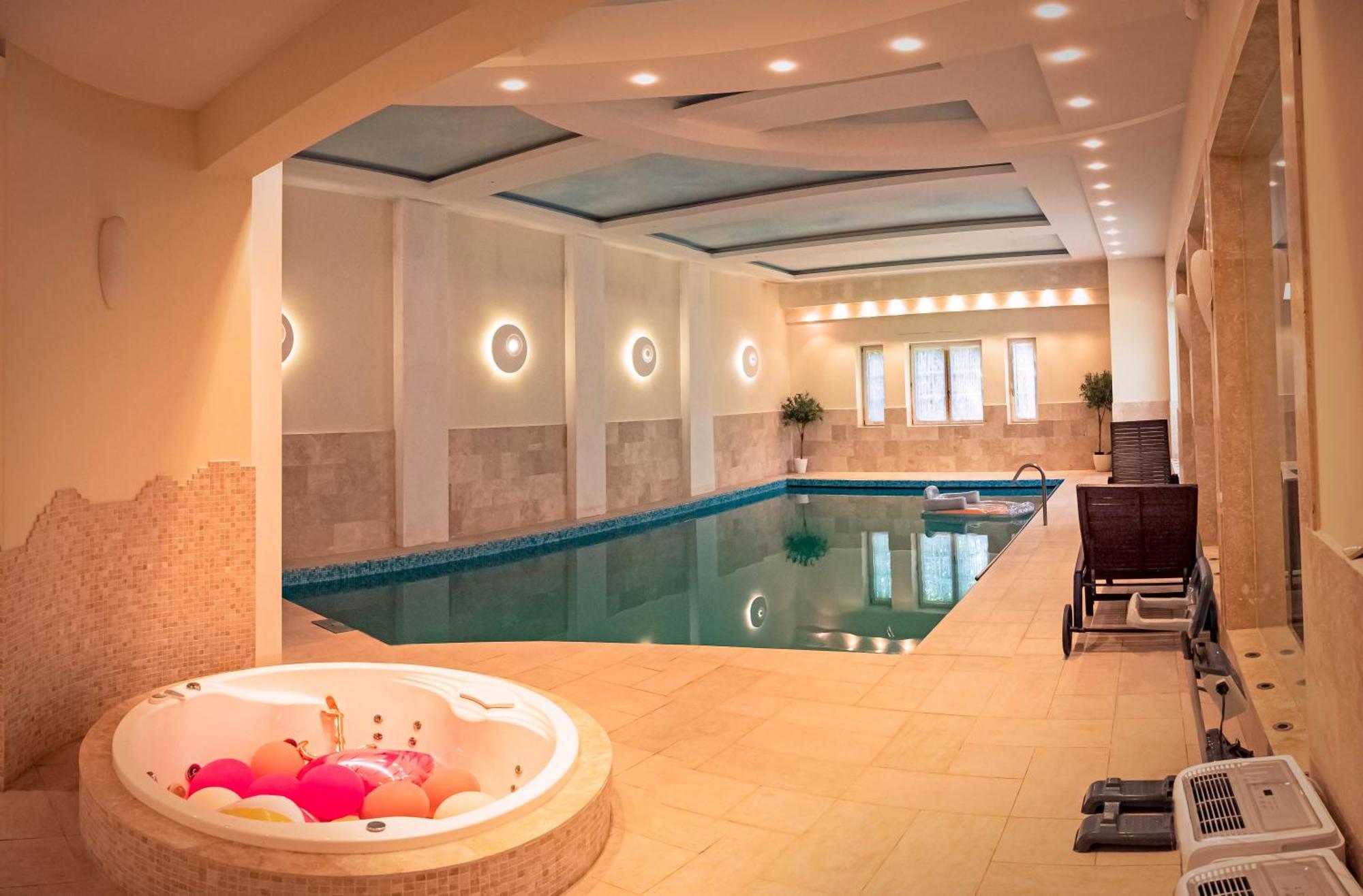 Luxury Villa Indoor Pool Warsaw Magdalenka Exteriör bild
